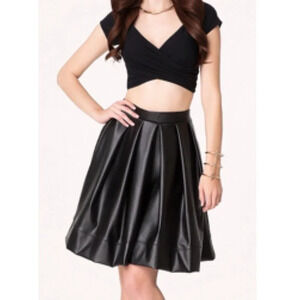 Bebe NWT Black Pleated Faux Leather Flared Skirt Size 0